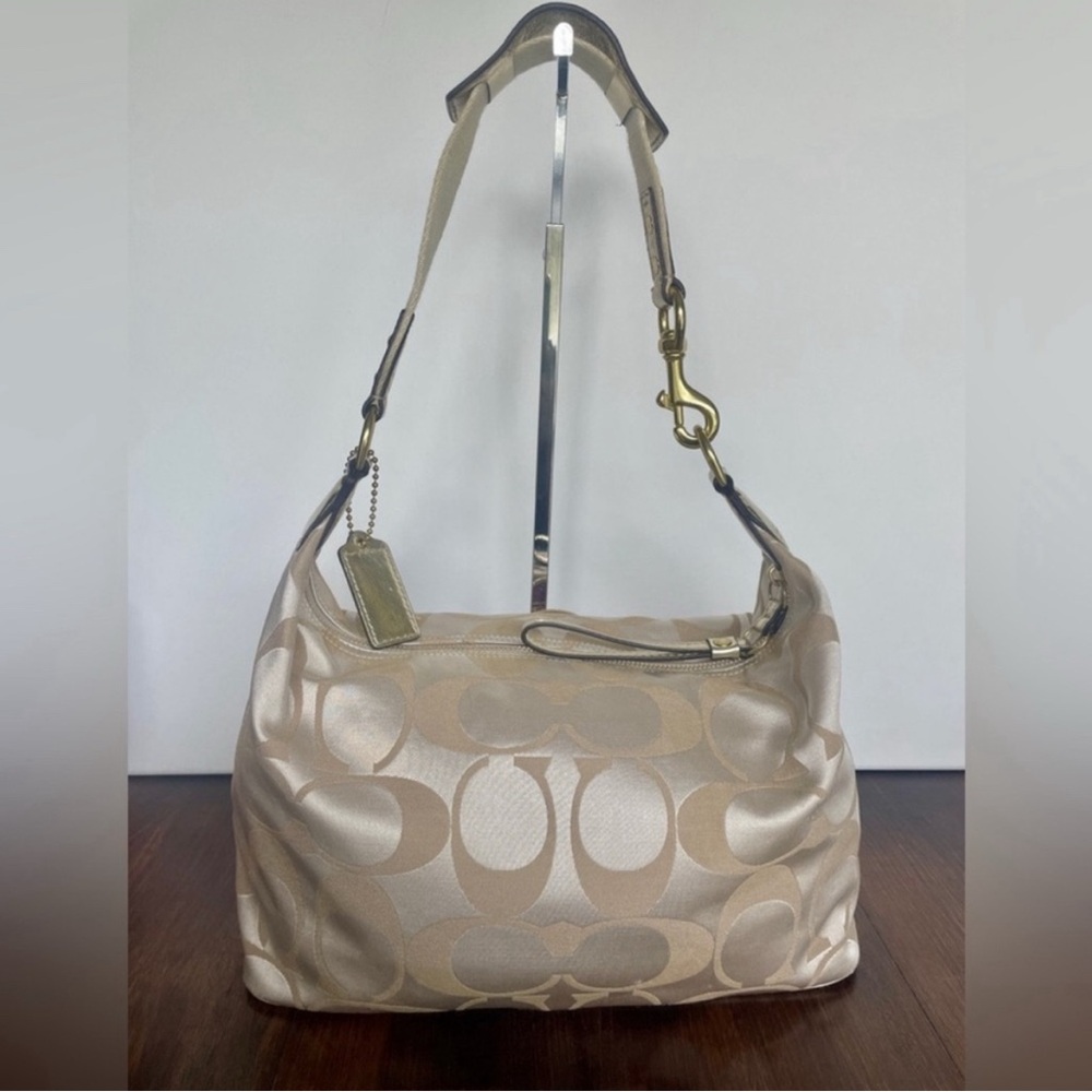 Coach Cream Shoulder Bag with Gold Hardware - Picture 2 of 4